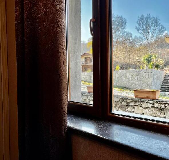 مبيت وإفطار Ojakh Resort