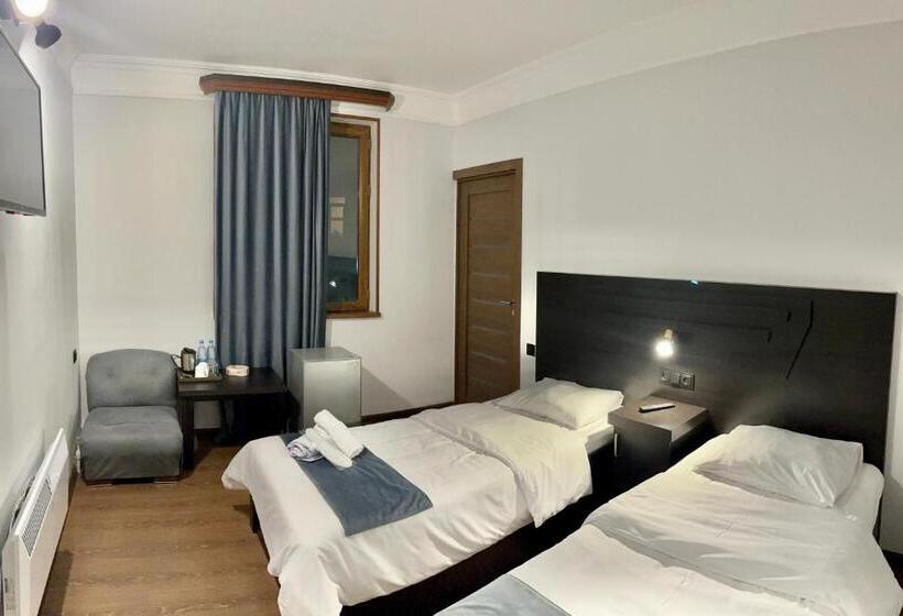 مبيت وإفطار Ojakh Resort