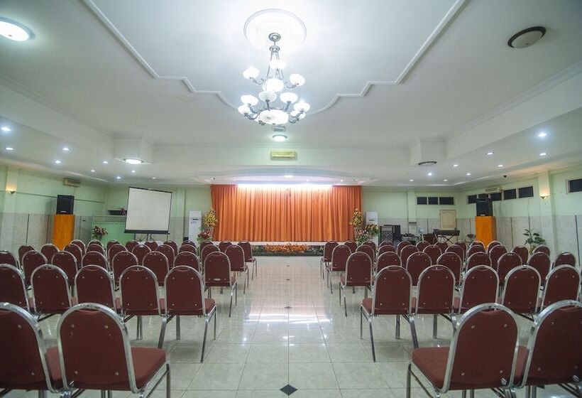 Collection O 1401 Hotel Mayanearketapang Satu Beach