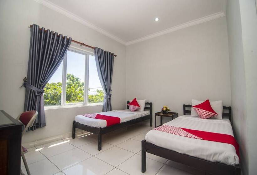 Collection O 1401 Hotel Mayanearketapang Satu Beach