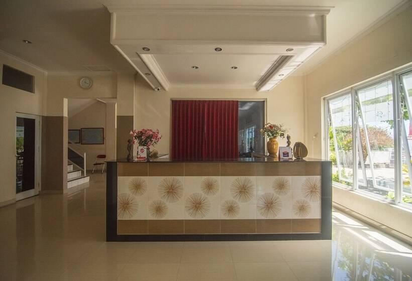 Collection O 1401 Hotel Mayanearketapang Satu Beach