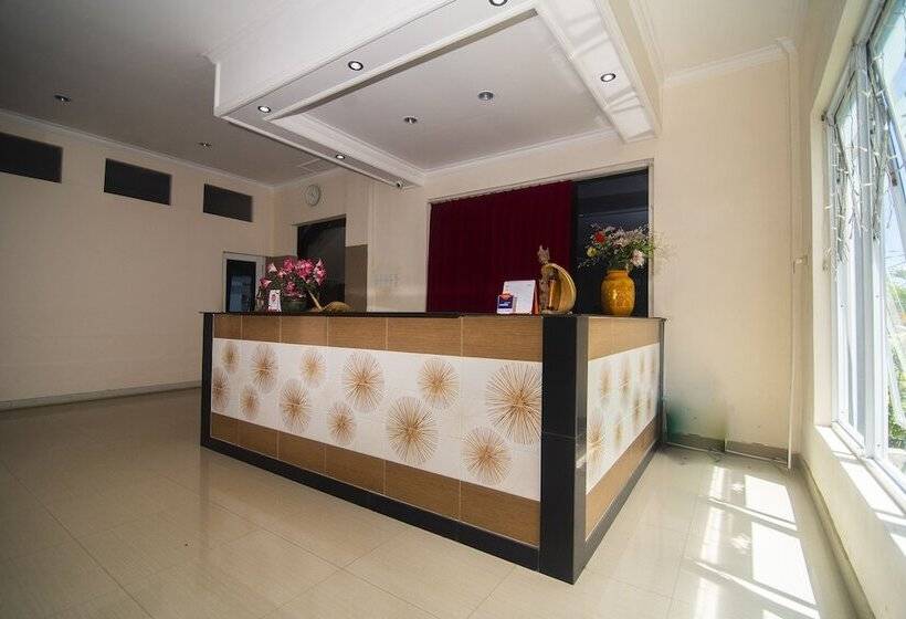 Collection O 1401 Hotel Mayanearketapang Satu Beach