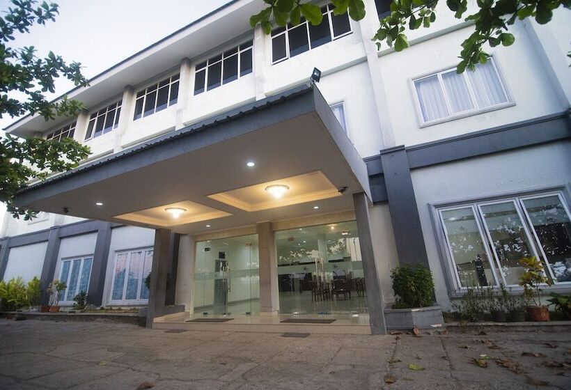 Collection O 1401 Hotel Mayanearketapang Satu Beach