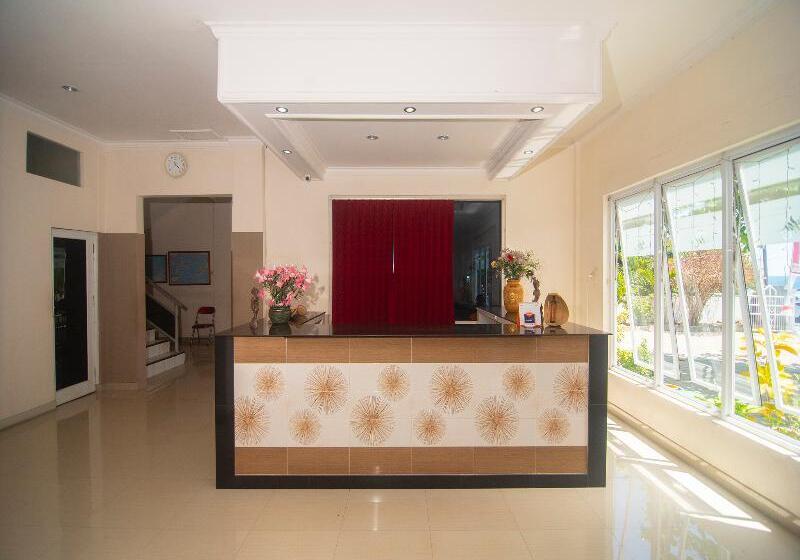 Collection O 1401 Hotel Mayanearketapang Satu Beach