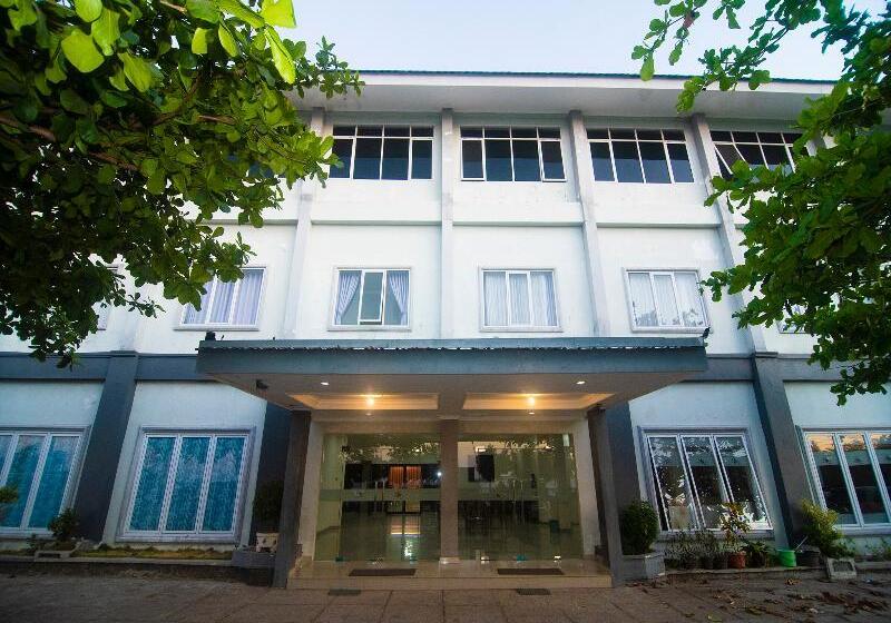 Collection O 1401 Hotel Mayanearketapang Satu Beach