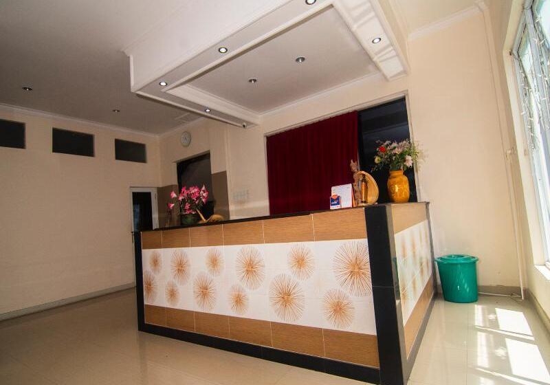 Collection O 1401 Hotel Mayanearketapang Satu Beach