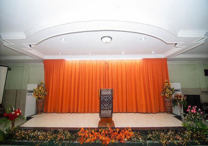 Collection O 1401 Hotel Mayanearketapang Satu Beach