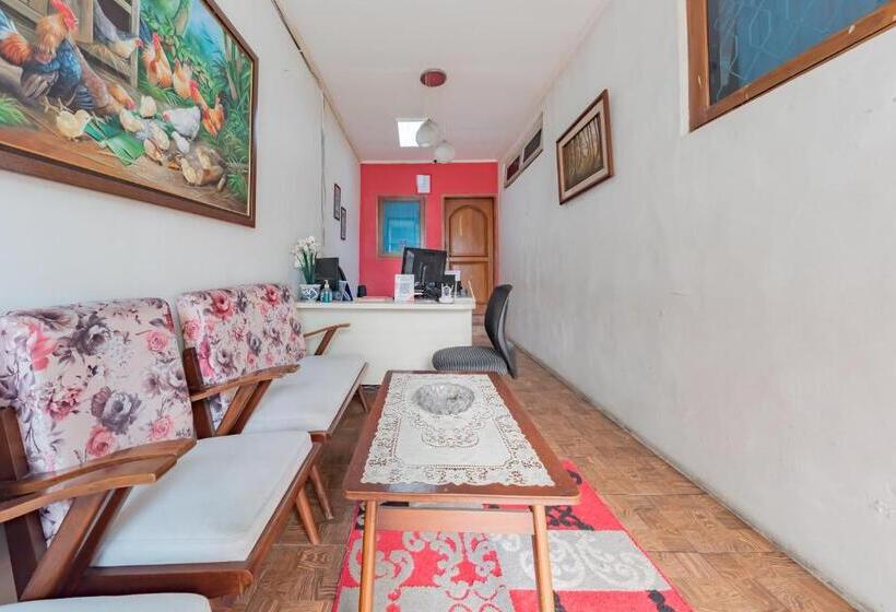 Отель Reddoorz Syariah At Sudirman Street Garut