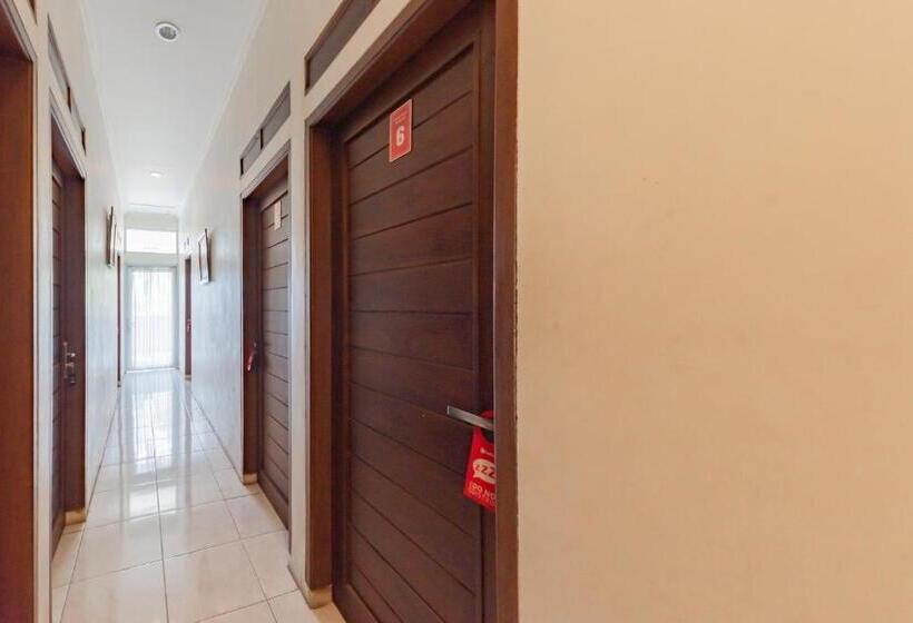 Отель Reddoorz Syariah At Sudirman Street Garut
