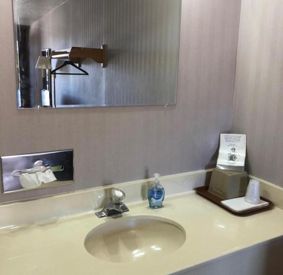 فندق على الطريق Prospector Inn