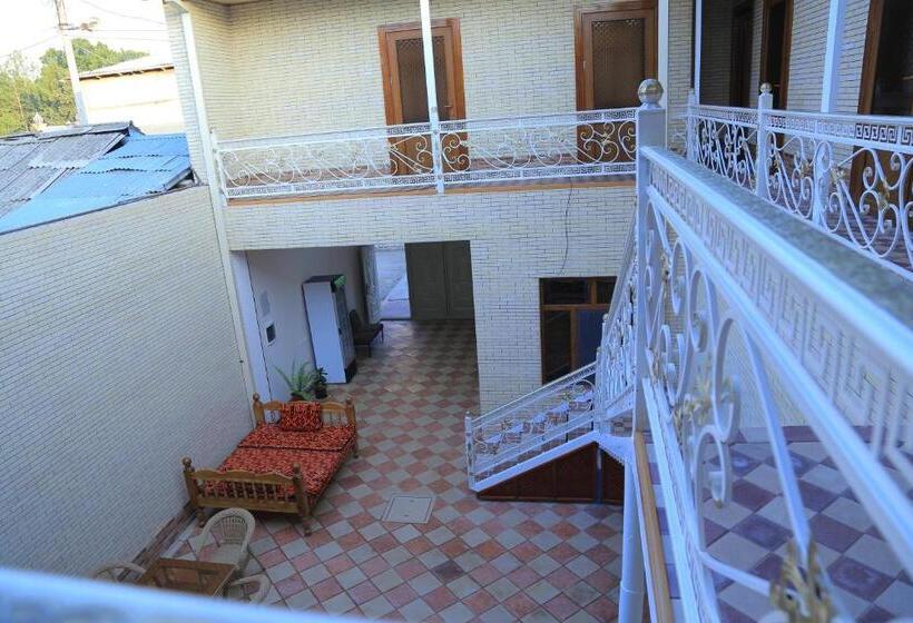 פנסיון Premier