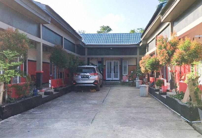 פנסיון Reddoorz @ Simpang Lima Jupiter