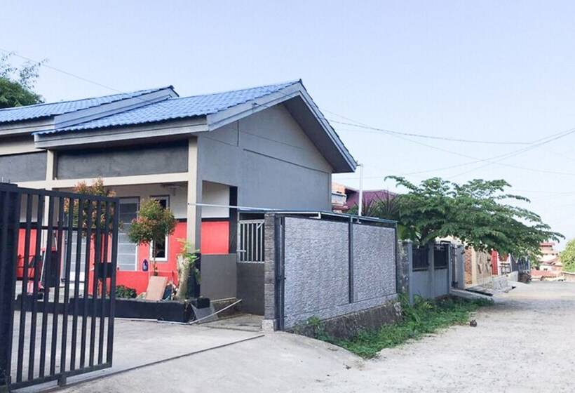 פנסיון Reddoorz @ Simpang Lima Jupiter