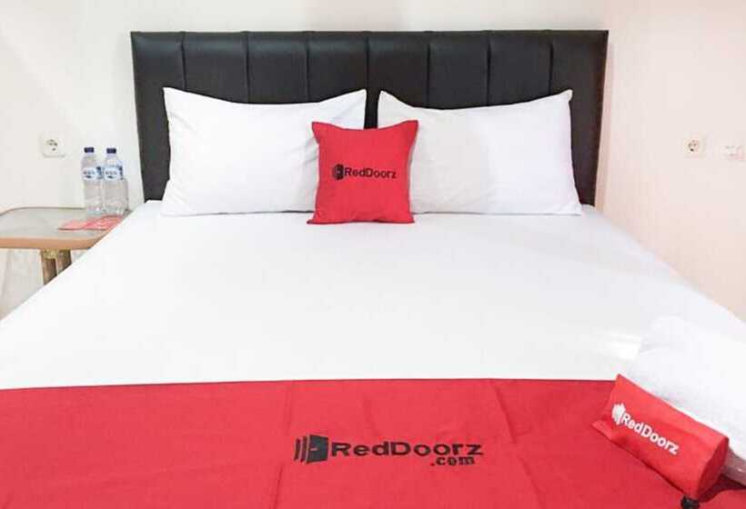 פנסיון Reddoorz @ Simpang Lima Jupiter