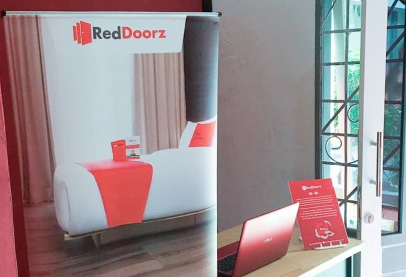 פנסיון Reddoorz @ Simpang Lima Jupiter