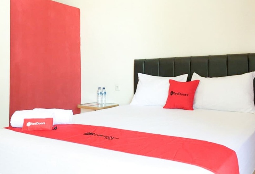 פנסיון Reddoorz @ Simpang Lima Jupiter