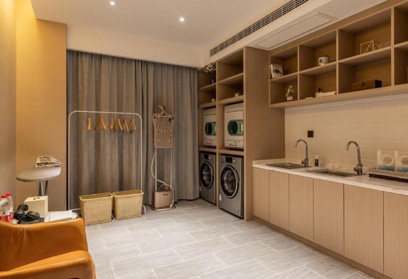 Atour Hotel Wuhan Tianhe Airport Tenglong Avenue Subway Station