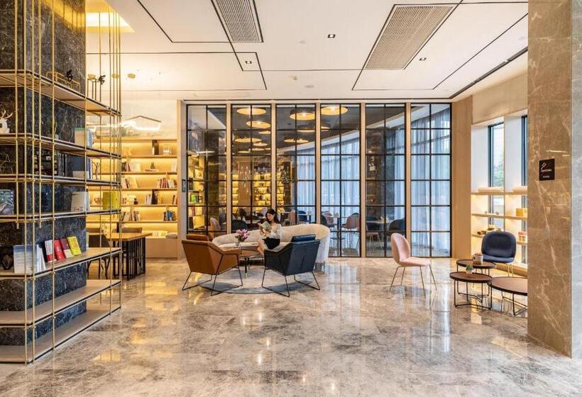 Atour Hotel Wuhan Tianhe Airport Tenglong Avenue Subway Station