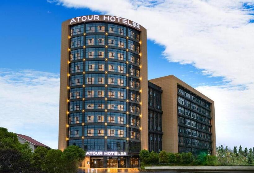 Atour Hotel Wuhan Tianhe Airport Tenglong Avenue Subway Station