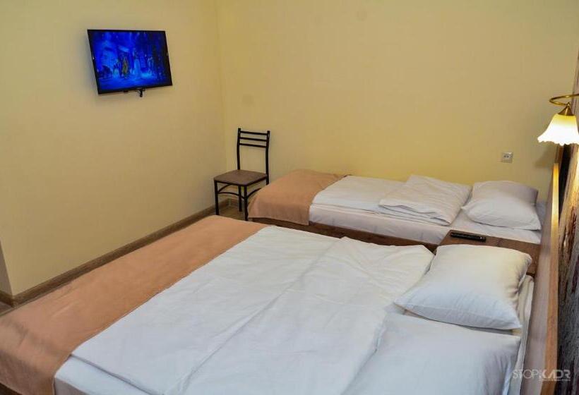 בית מלון כפרי Asour