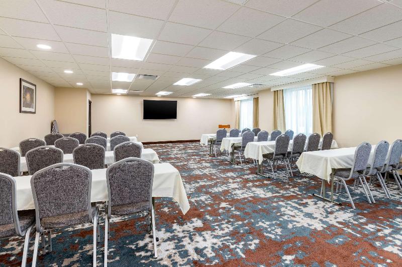 هتل Comfort Inn & Suites West Des Moines