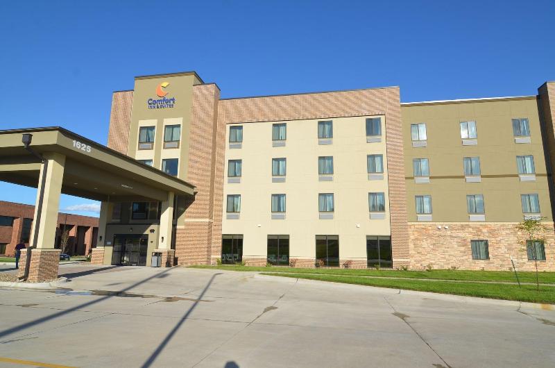 בית מלון כפרי Comfort Inn & Suites West Des Moines