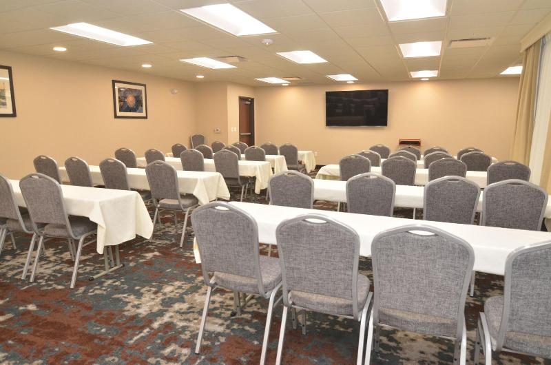 בית מלון כפרי Comfort Inn & Suites West Des Moines