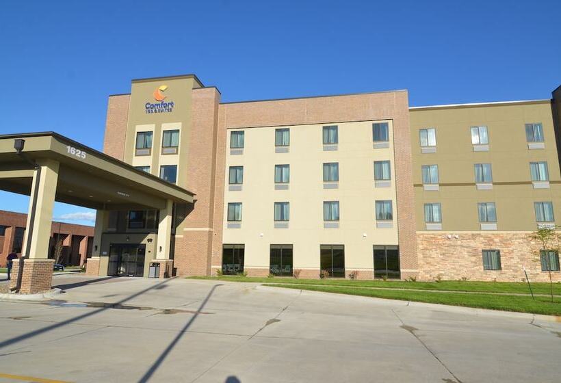 בית מלון כפרי Comfort Inn & Suites West Des Moines