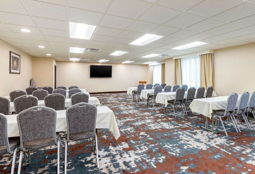 בית מלון כפרי Comfort Inn & Suites West Des Moines