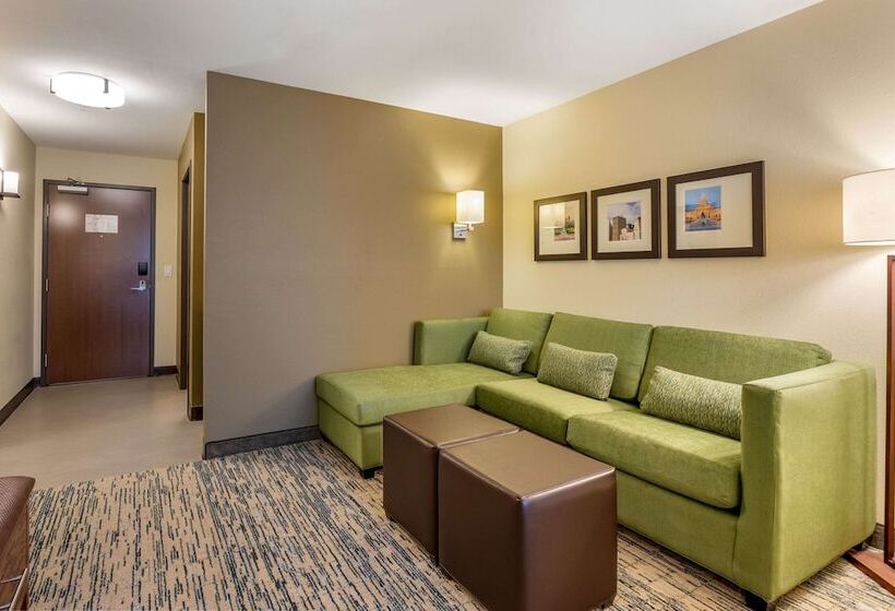هتل Comfort Inn & Suites West Des Moines