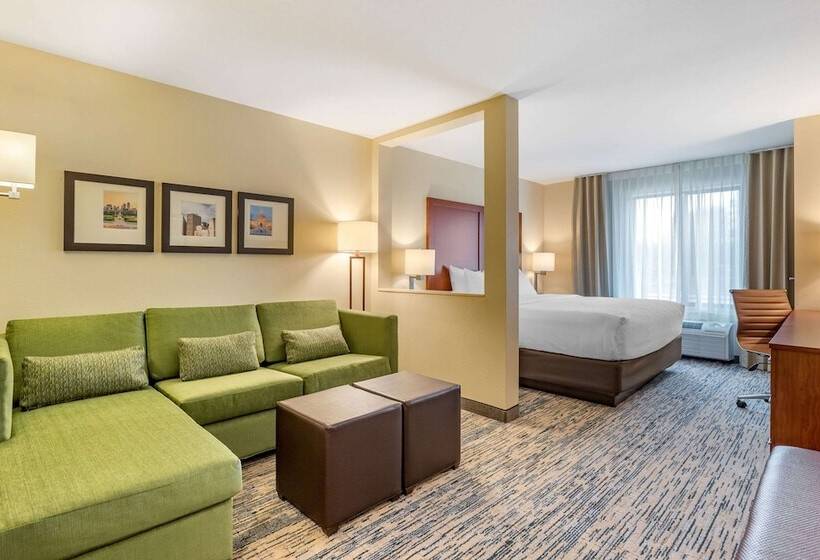هتل Comfort Inn & Suites West Des Moines