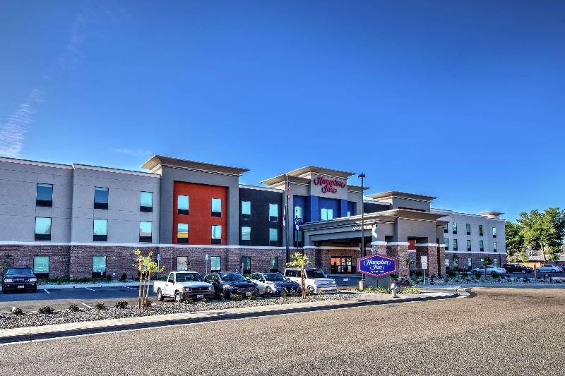 هتل Hampton Inn Fresno Airport