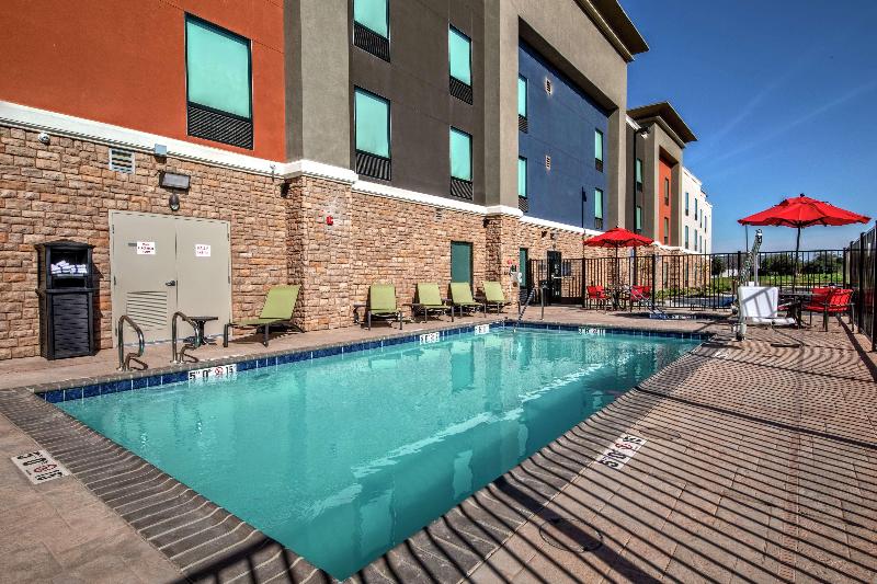 هتل Hampton Inn Fresno Airport