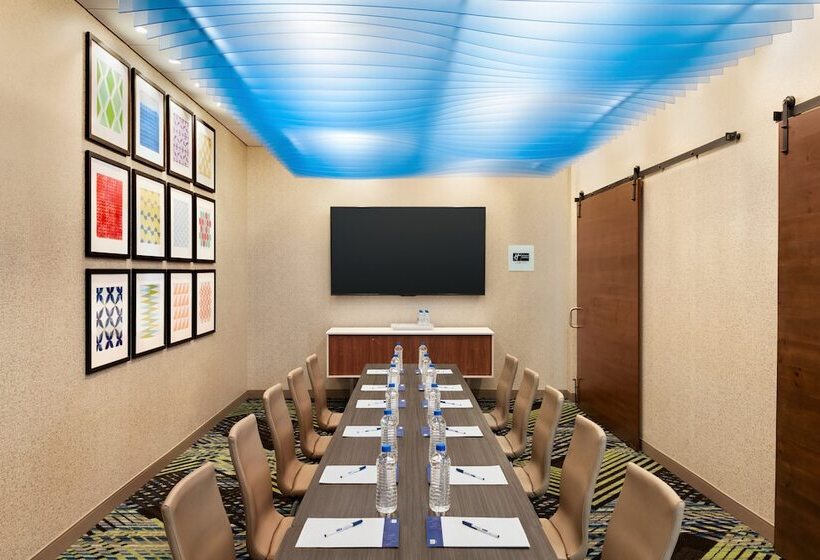 فندق Holiday Inn Express & Suites   Beaver Dam, An Ihg