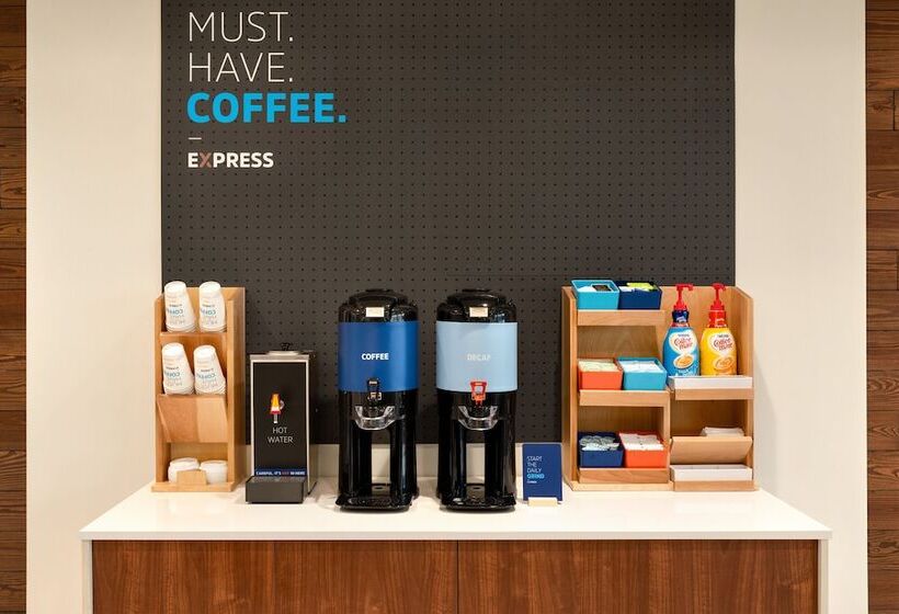 فندق Holiday Inn Express & Suites   Beaver Dam, An Ihg