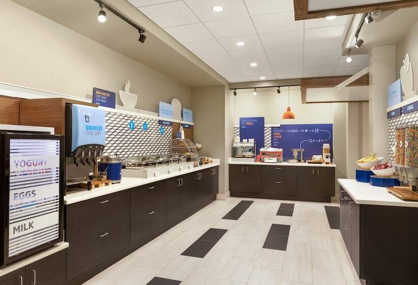 فندق Holiday Inn Express & Suites   Beaver Dam, An Ihg