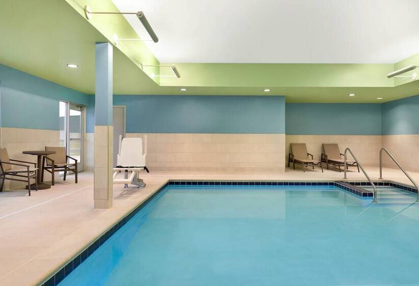 فندق Holiday Inn Express & Suites   Beaver Dam, An Ihg