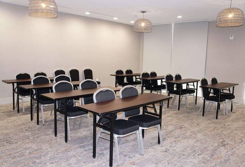 Отель La Quinta Inn & Suites Katy Mills By Wyndham Katy