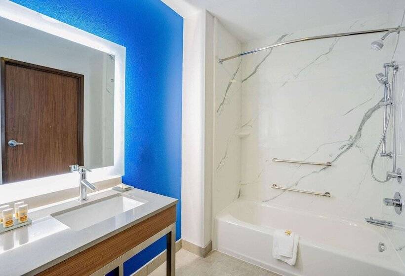 Отель La Quinta Inn & Suites Katy Mills By Wyndham Katy