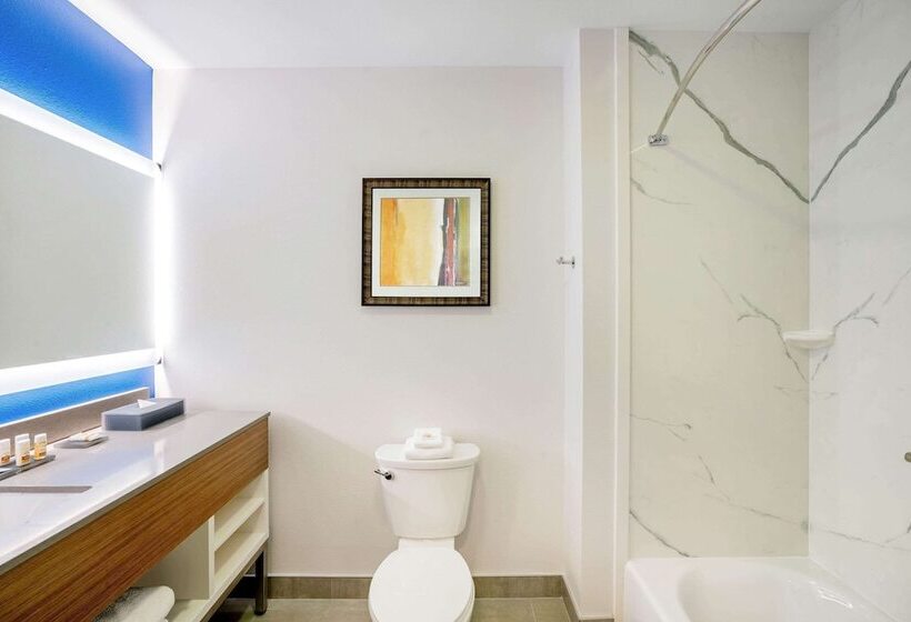 Отель La Quinta Inn & Suites Katy Mills By Wyndham Katy