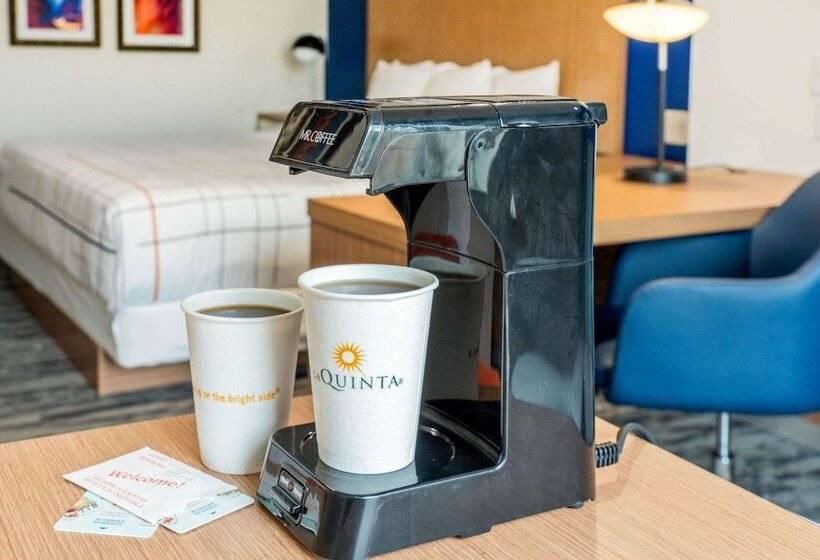 Отель La Quinta Inn & Suites Katy Mills By Wyndham Katy