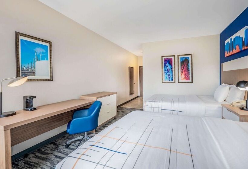 Отель La Quinta Inn & Suites Katy Mills By Wyndham Katy