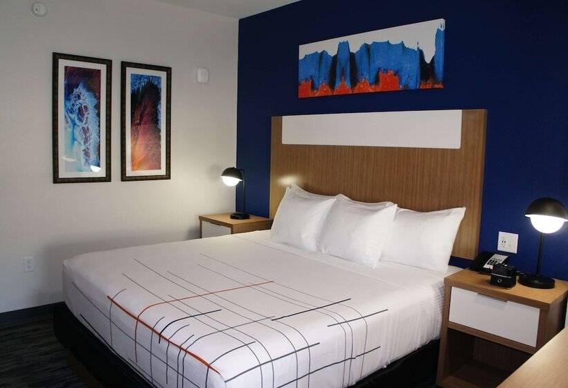 Отель La Quinta Inn & Suites Katy Mills By Wyndham Katy