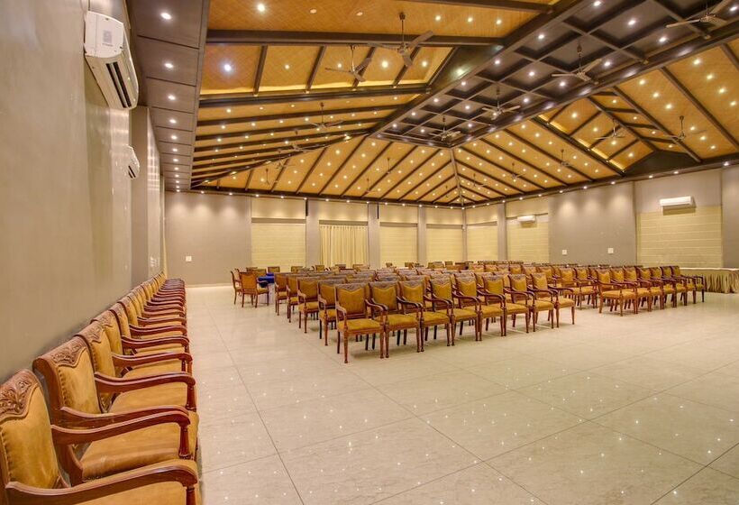 בית מלון כפרי Maulik Mansion Resort