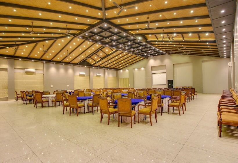 בית מלון כפרי Maulik Mansion Resort