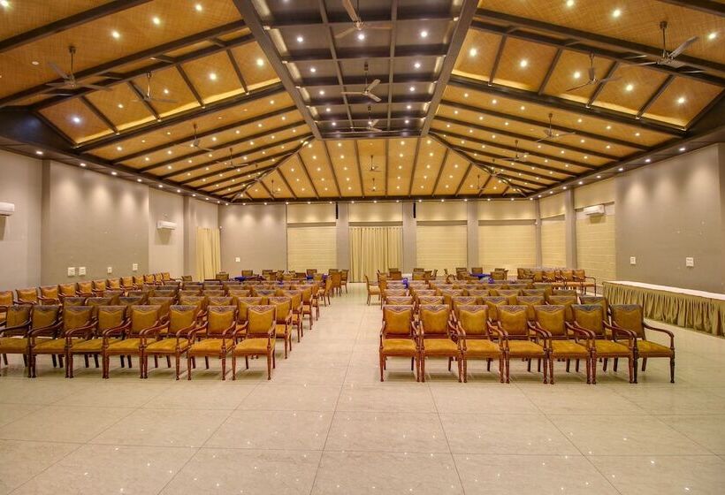 בית מלון כפרי Maulik Mansion Resort