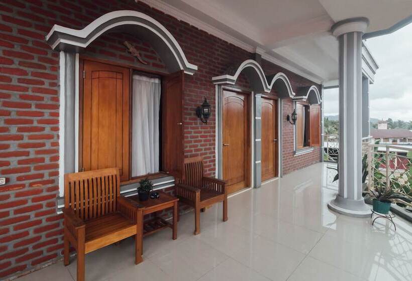 호텔 Oyo 1300 Crecia Residence