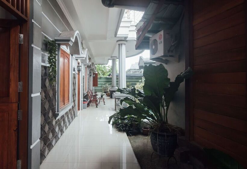 호텔 Oyo 1300 Crecia Residence