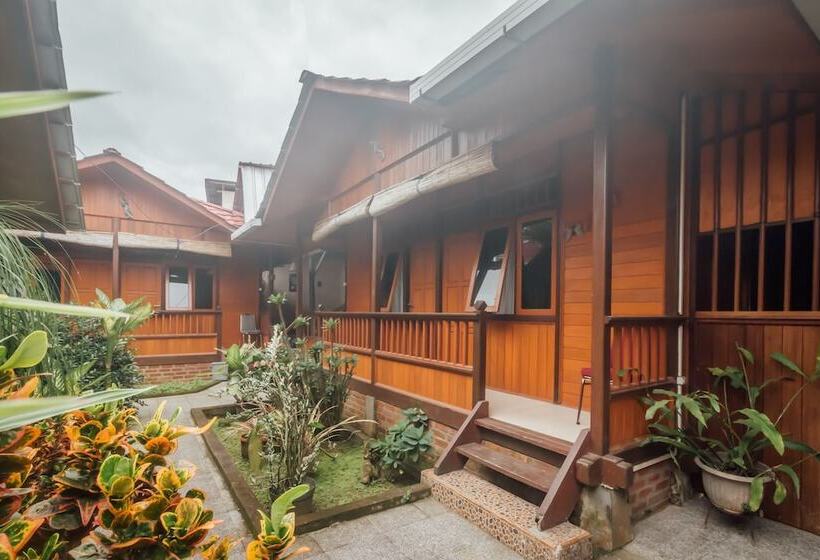 호텔 Oyo 1300 Crecia Residence