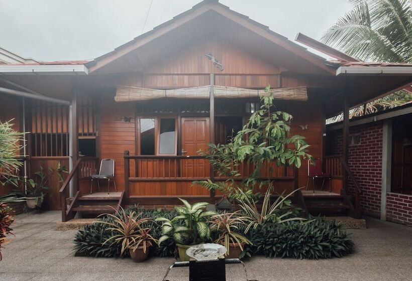 호텔 Oyo 1300 Crecia Residence